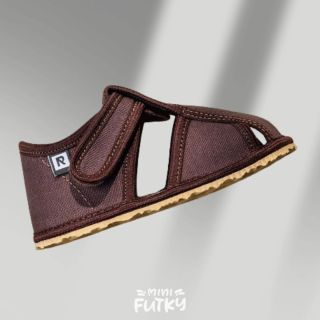 ⏰️Rodičia, je čas na malú papučkovú kontrolu!⏰️ Detské nôžky rastú potichu, ale rýchlo 😅— a papučky im často nestačia....